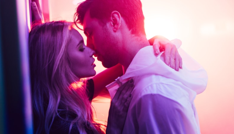 How to Kiss a Guy Well: 21 Secrets to Arouse Him with Your First Kiss