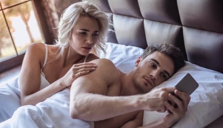 boyfriend talks to his ex