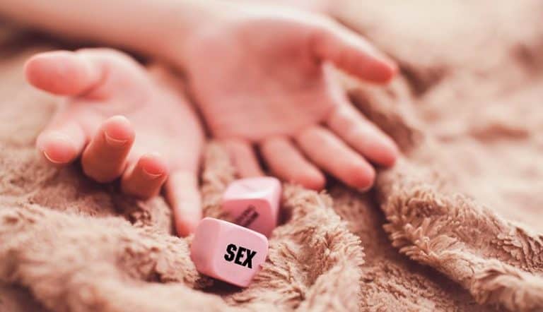 27 Naughty, Sexy & Fun Games to Play with Your Boyfriend in Bed & Out