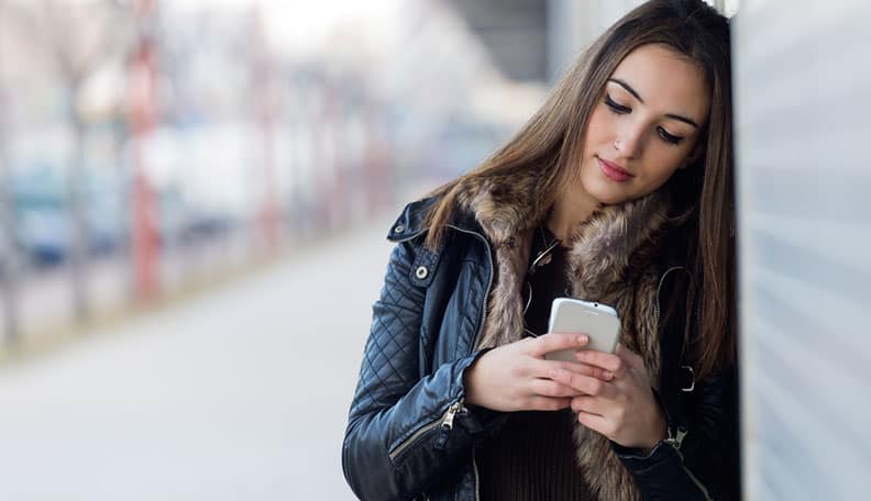 things you do online that makes you look pathetic