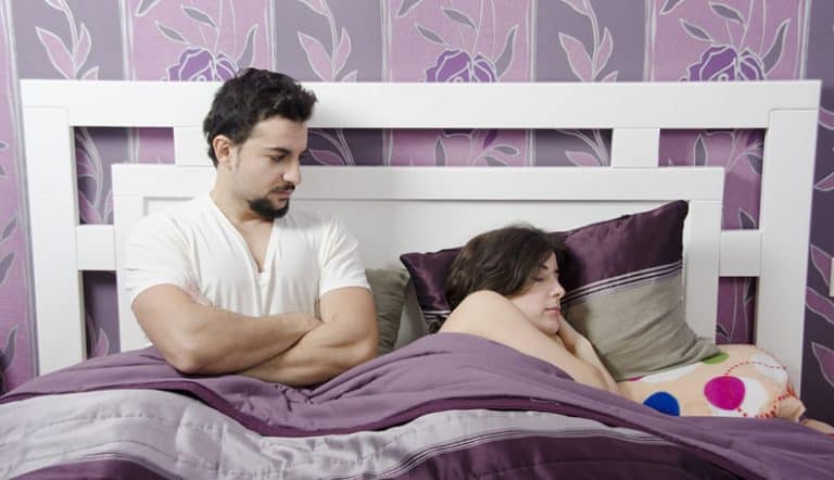 signs your partner isn't in the mood for sex