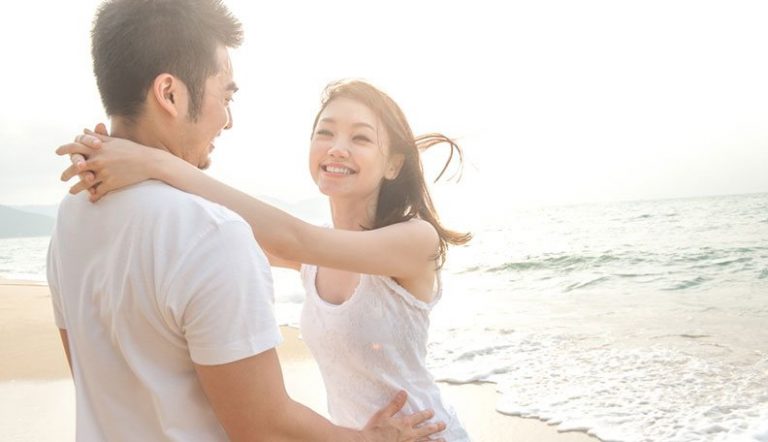 get a guy to make a move on you