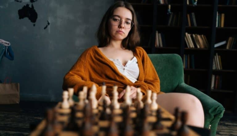 Misanthrope signs reasons