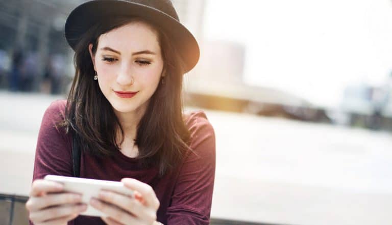 how to start a text conversation with a girl