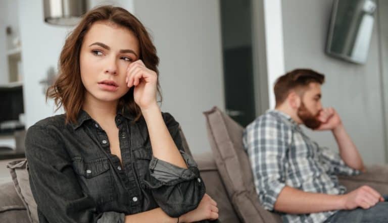 signs he doesn't love you