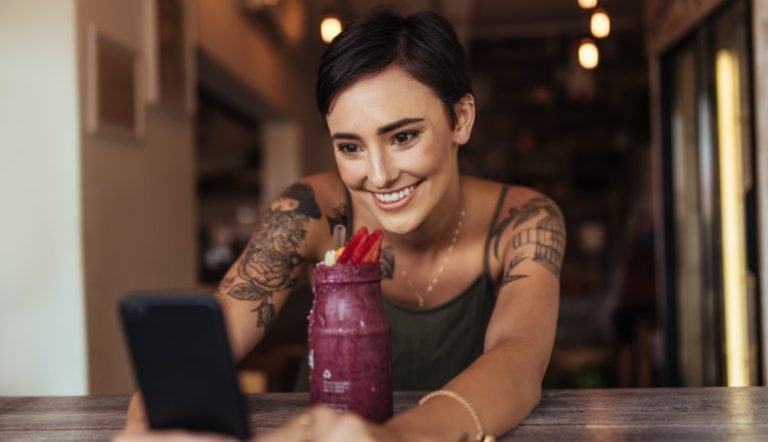 how to show off your girlfriend on social media and hype her up