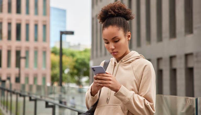 when a girl doesn't text back