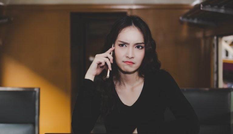 signs your ex-girlfriend doesn't want you back