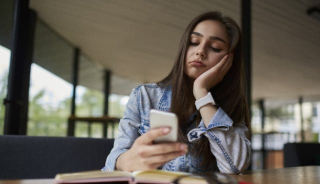 How to Text Your Crush Without Being Annoying or Boring Them