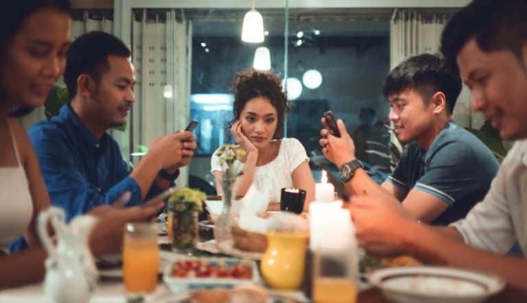 signs your boyfriend's friends don't like you