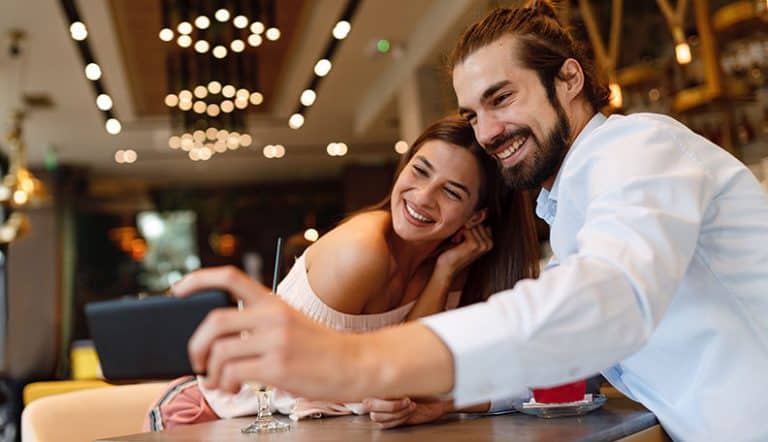 30 things to talk about on a first date that make a date more fun