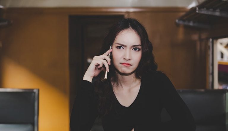 how to tell if a girl doesn't like you