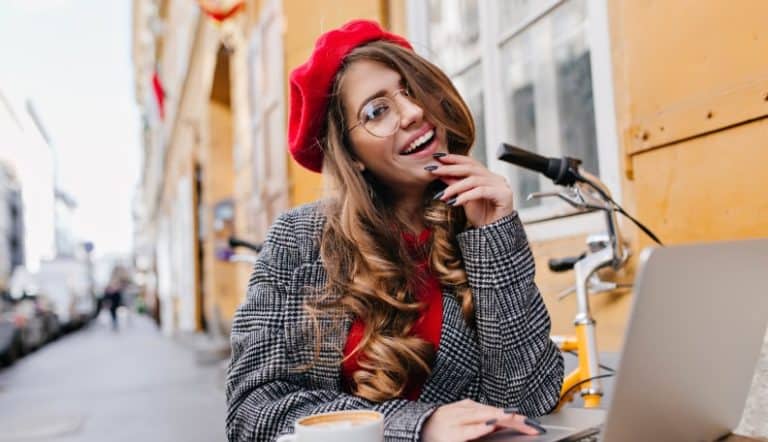 how to make a girl smile things