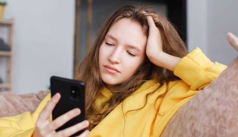 How to Text Your Ex to Start a Conversation Again