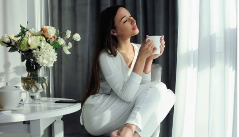 how to live in the moment and be present